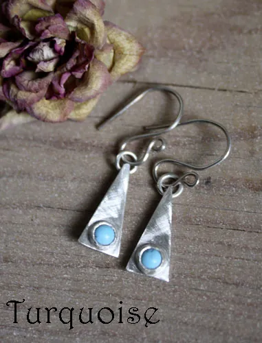 Adasam, boucles d’oreilles triangle en argent et pierre de naissance (grenat, améthyste, aigue-marine, pierre de lune, onyx, alexandrite, rubis, péridot, saphir, opale, citrine, turquoise)
