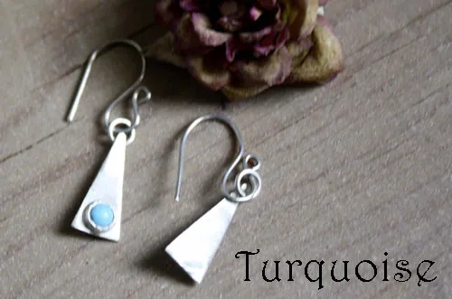 Adasam, boucles d’oreilles triangle en argent et pierre de naissance (grenat, améthyste, aigue-marine, pierre de lune, onyx, alexandrite, rubis, péridot, saphir, opale, citrine, turquoise)