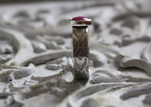 Adélaïde, bague médiévale en argent et saphir rose étoilé