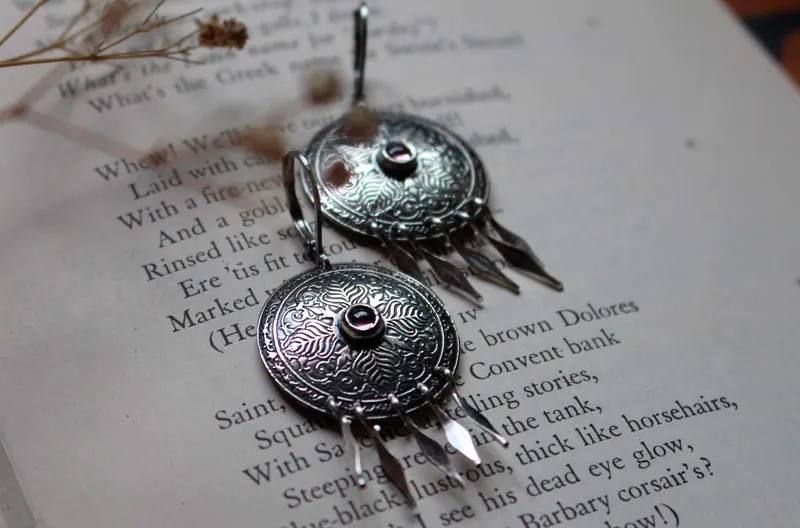 Alissandre, boucles d’oreilles feuilles en argent et zircon