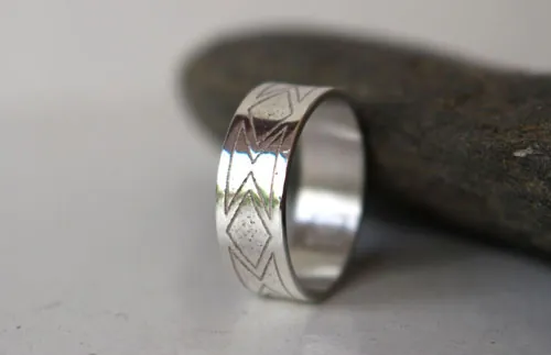 Alliance personnalisée, bague de mariage sur mesure en argent