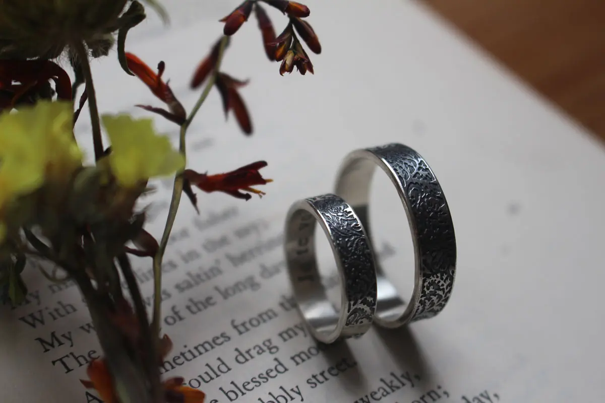 Alliance fougère et coquelicot, bague rencontre botanique en argent