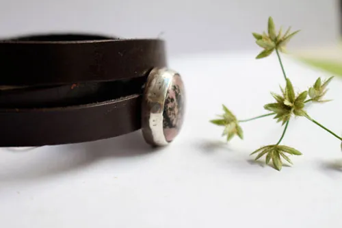 Almut, bracelet noblesse médiévale en argent, laiton, cuir et rhodonite