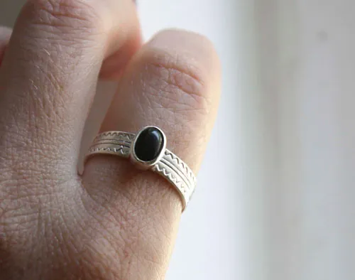 Ancolie, bague amour du langage des fleurs en argent et onyx