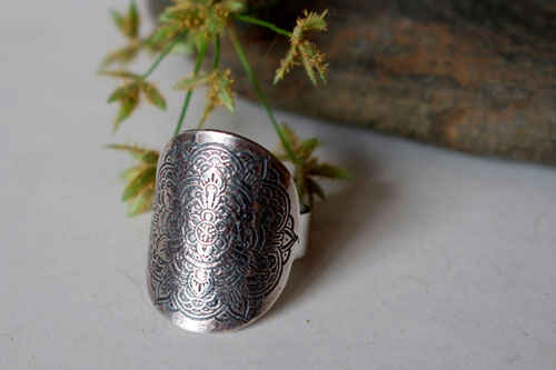 Anoki, bague mandala de fleurs en argent