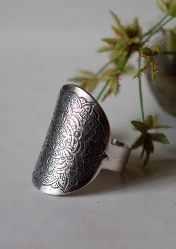 Anoki, bague mandala de fleurs en argent