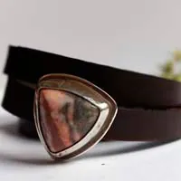 Answald, bracelet règne médiéval en argent, laiton, cuir et rhodonite