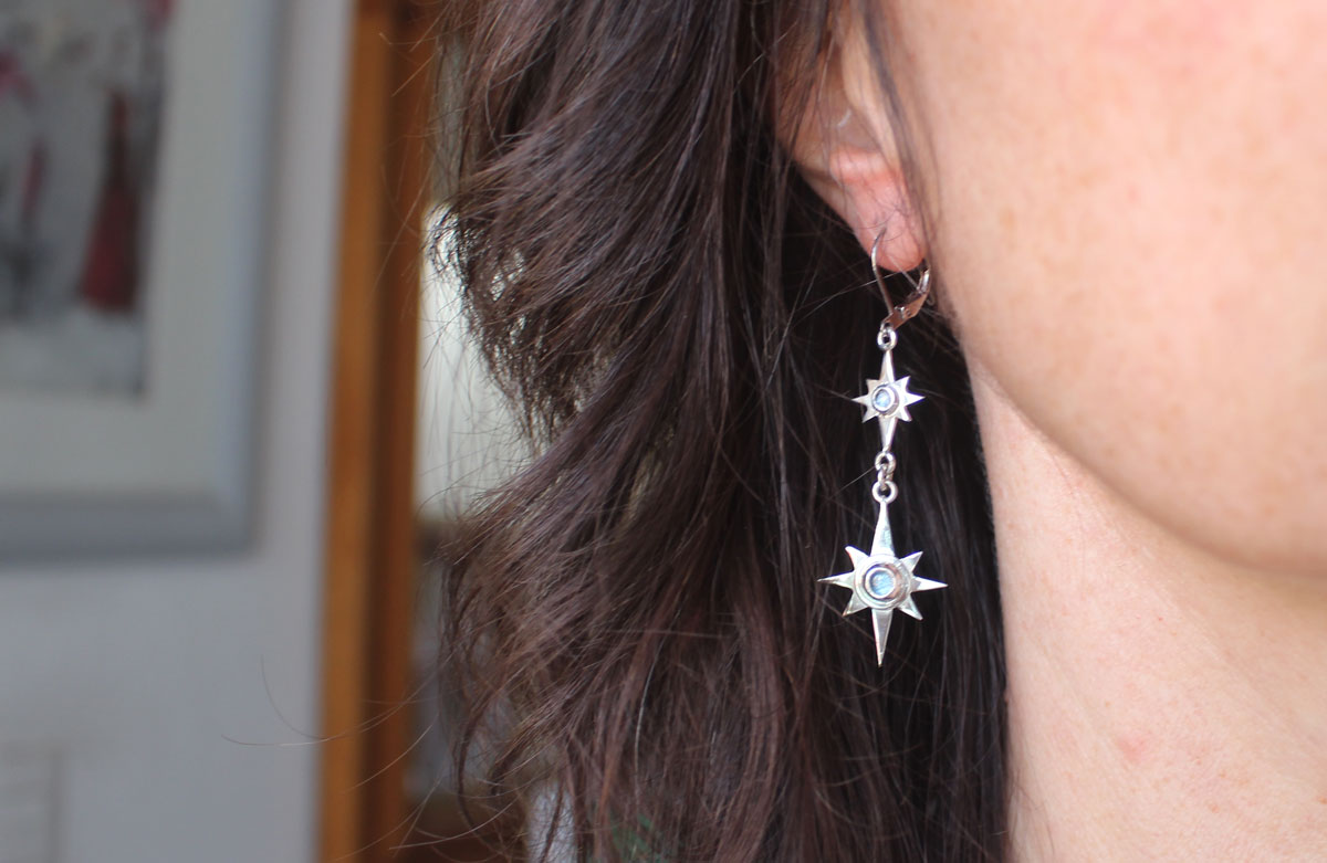 Arktos, boucles d’oreilles étoiles bleues en argent et zircon