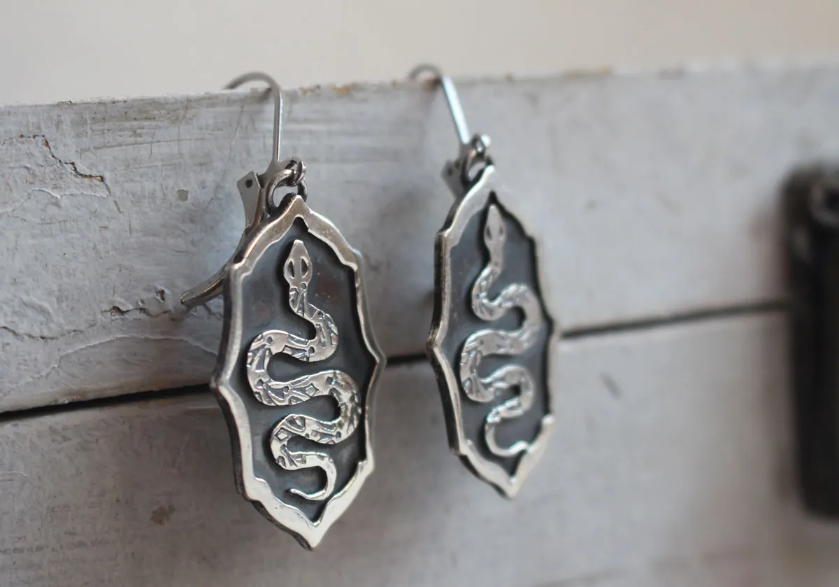 Asclépios, boucles d’oreilles serpent de la mythologie grecque en argent