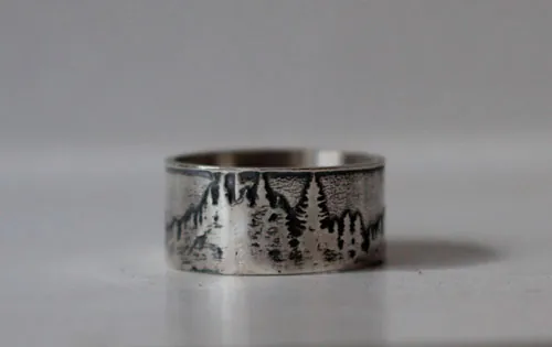 Au-delà des cimes, bague montagne et forêt en argent