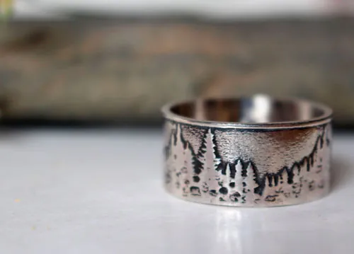 Au-delà des cimes, bague montagne et forêt en argent
