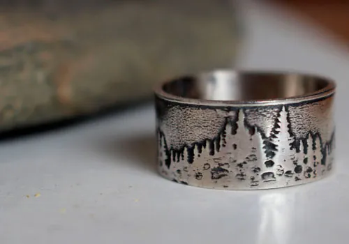 Au-delà des cimes, bague montagne et forêt en argent
