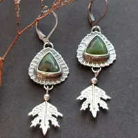 Au cœur de la forêt, boucles d’oreilles feuille en argent et chrysoprase