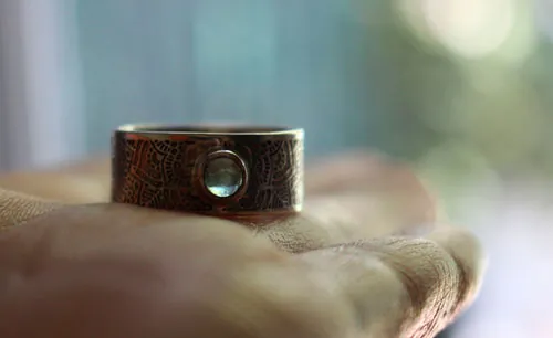 Au gré de l’eau, bague mandala de l’abondance en argent et apatite