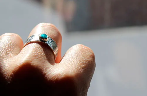Au gré de l’eau, bague mandala de l’abondance en argent et apatite