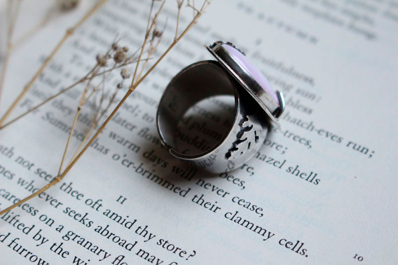 A l’aube du printemps, bague saison en argent et opale rose du Pérou
