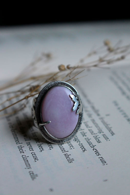 A l’aube du printemps, bague saison en argent et opale rose du Pérou