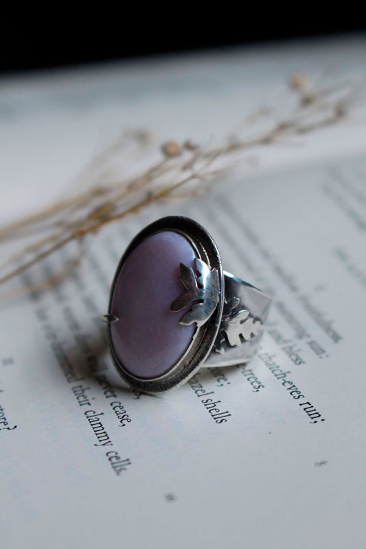 A l’aube du printemps, bague saison en argent et opale rose du Pérou