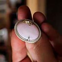 A l’aube du printemps, bague saison en argent et opale rose du Pérou