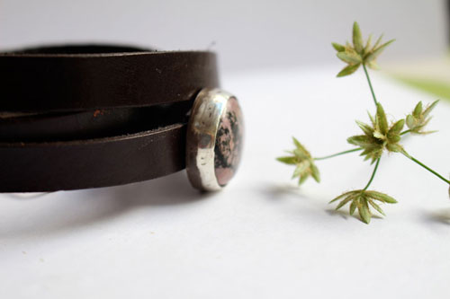 Almut, bracelet noblesse en argent, laiton, cuir et rhodonite