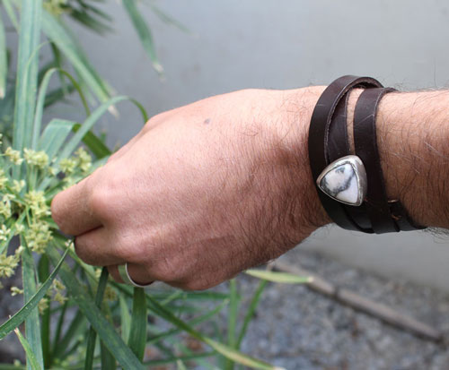 Ansfried, bracelet paix et victoire en argent, laiton, cuir et rhodonite