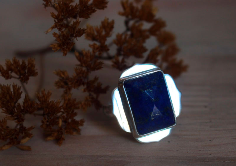 Au bord du Nil, bague égyptienne en argent et lapis-lazuli 