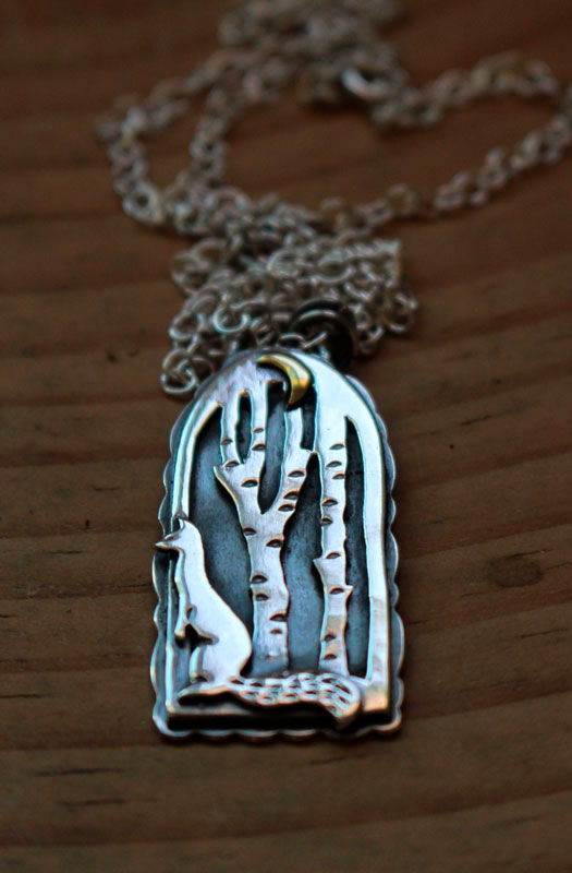 Au cœur de la nuit, collier belette dans la forêt en argent et laiton