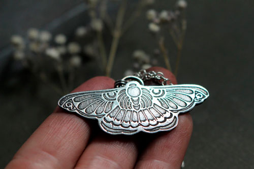 Ballet de nuit, collier papillon de nuit en argent