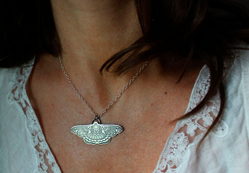 Ballet de nuit, collier papillon de nuit en argent