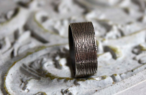 Bois, bague texture tronc d’arbre en argent