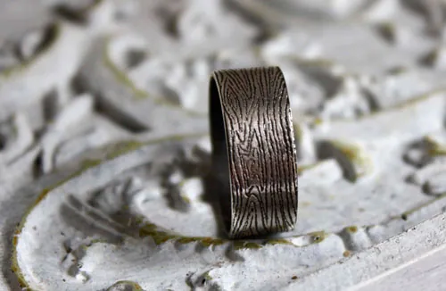 Bois, bague texture tronc d’arbre en argent