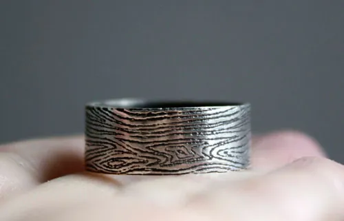 Bois, bague texture tronc d’arbre en argent