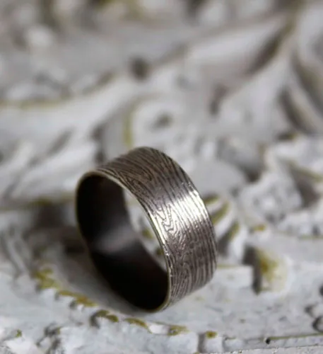 Bois, bague texture tronc d’arbre en argent