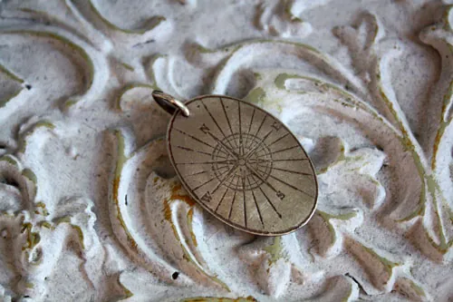 Boussole, pendentif rose des vents en argent
