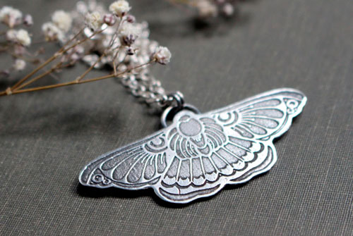 Ballet de nuit, collier papillon de nuit en argent 