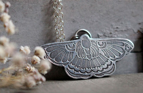 Ballet de nuit, collier papillon de nuit en argent 