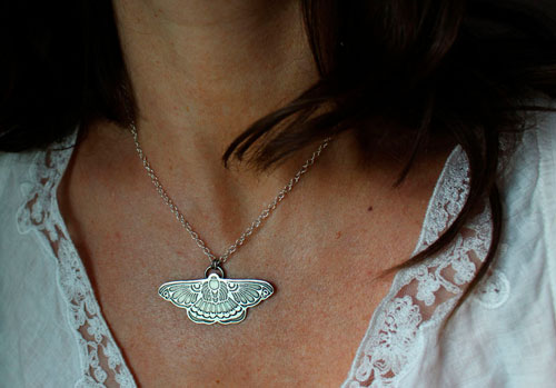 Ballet de nuit, collier papillon de nuit en argent 