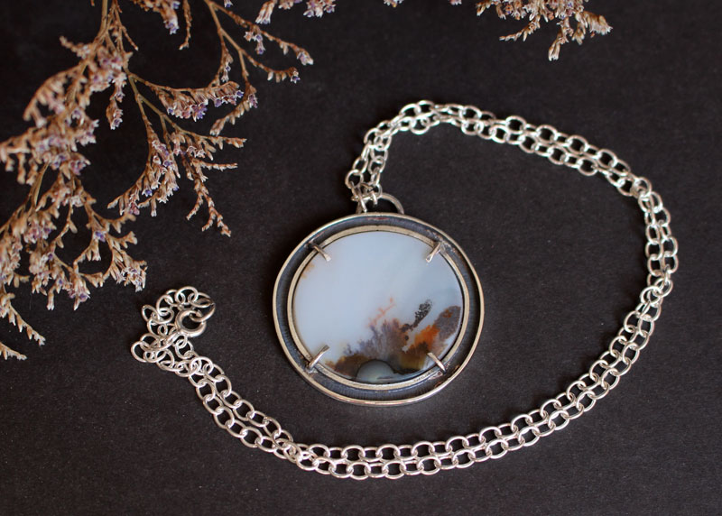 Bercé par le vent, collier paysage méditatif en argent et agate dendritique