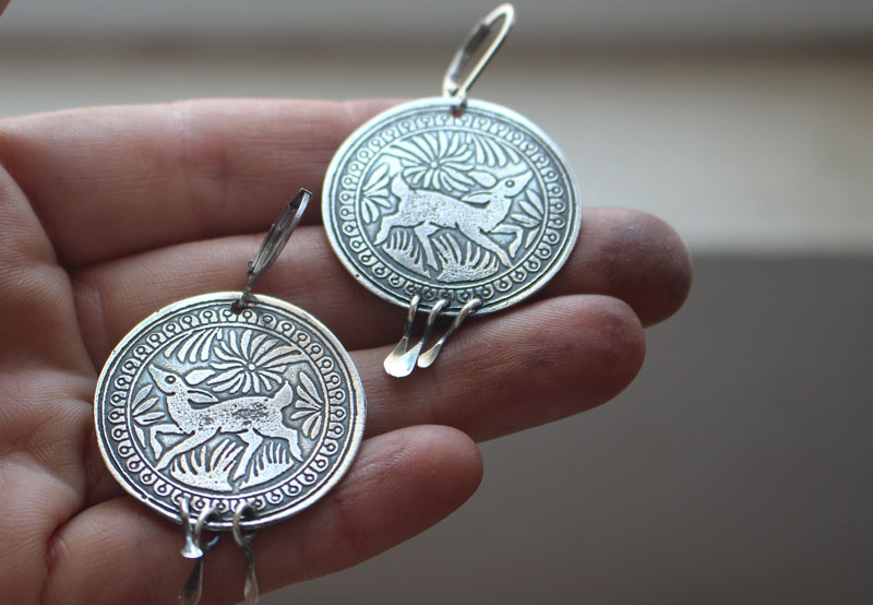Bidxuin, boucles d’oreilles cerf mexicain en argent