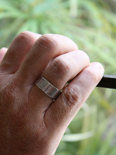 Bois, bague texture tronc d&rsquo;arbre en argent