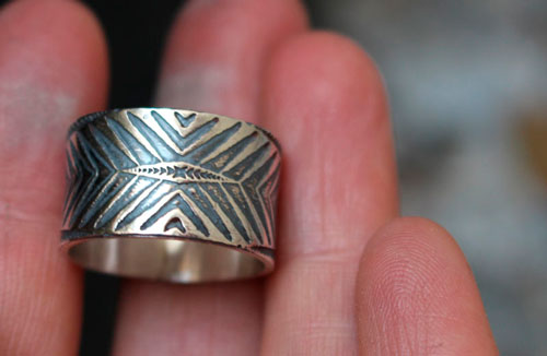 Boomerang, bague chevron et flèche en argent