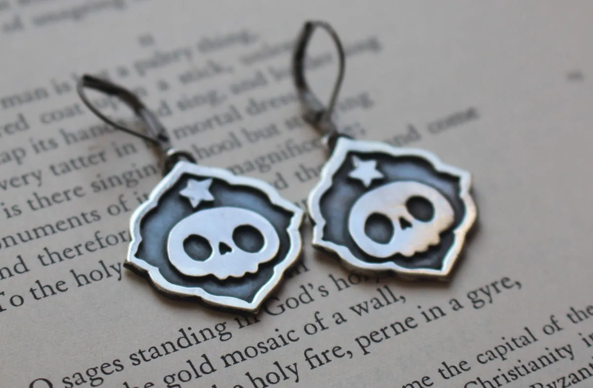 Calaverita, boucles d’oreilles crâne et étoile de tradition mexicaine en argent