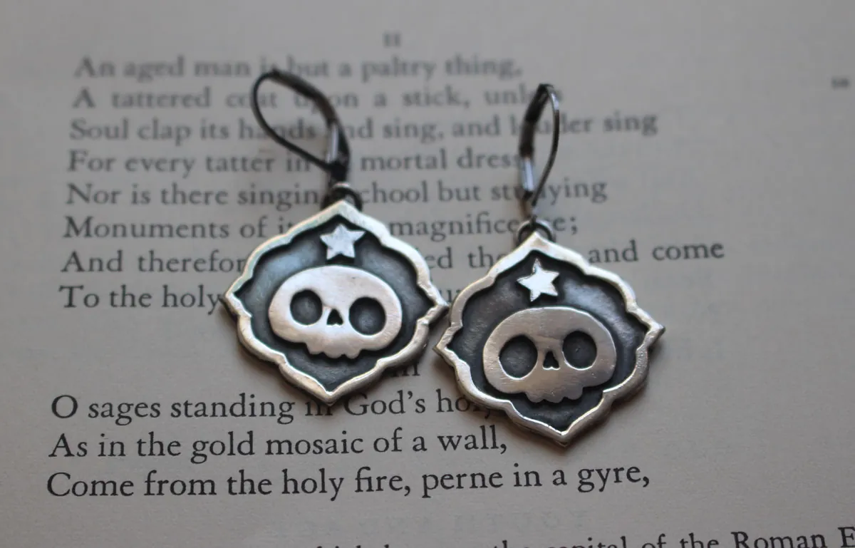 Calaverita, boucles d’oreilles crâne et étoile de tradition mexicaine en argent