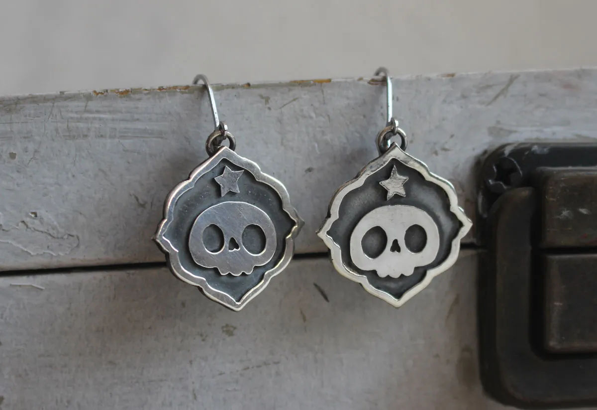 Calaverita, boucles d’oreilles crâne et étoile de tradition mexicaine en argent