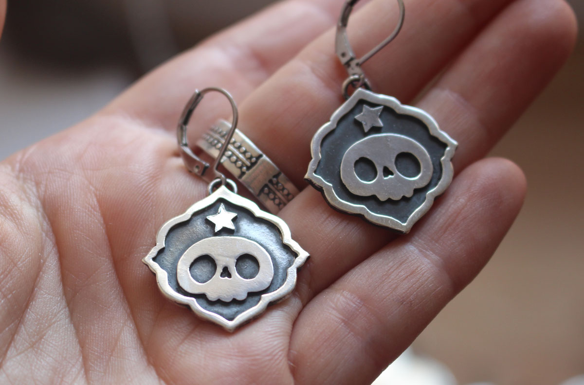 Calaverita, boucles d&rsquo;oreilles crâne et étoile de tradition mexicaine en argent