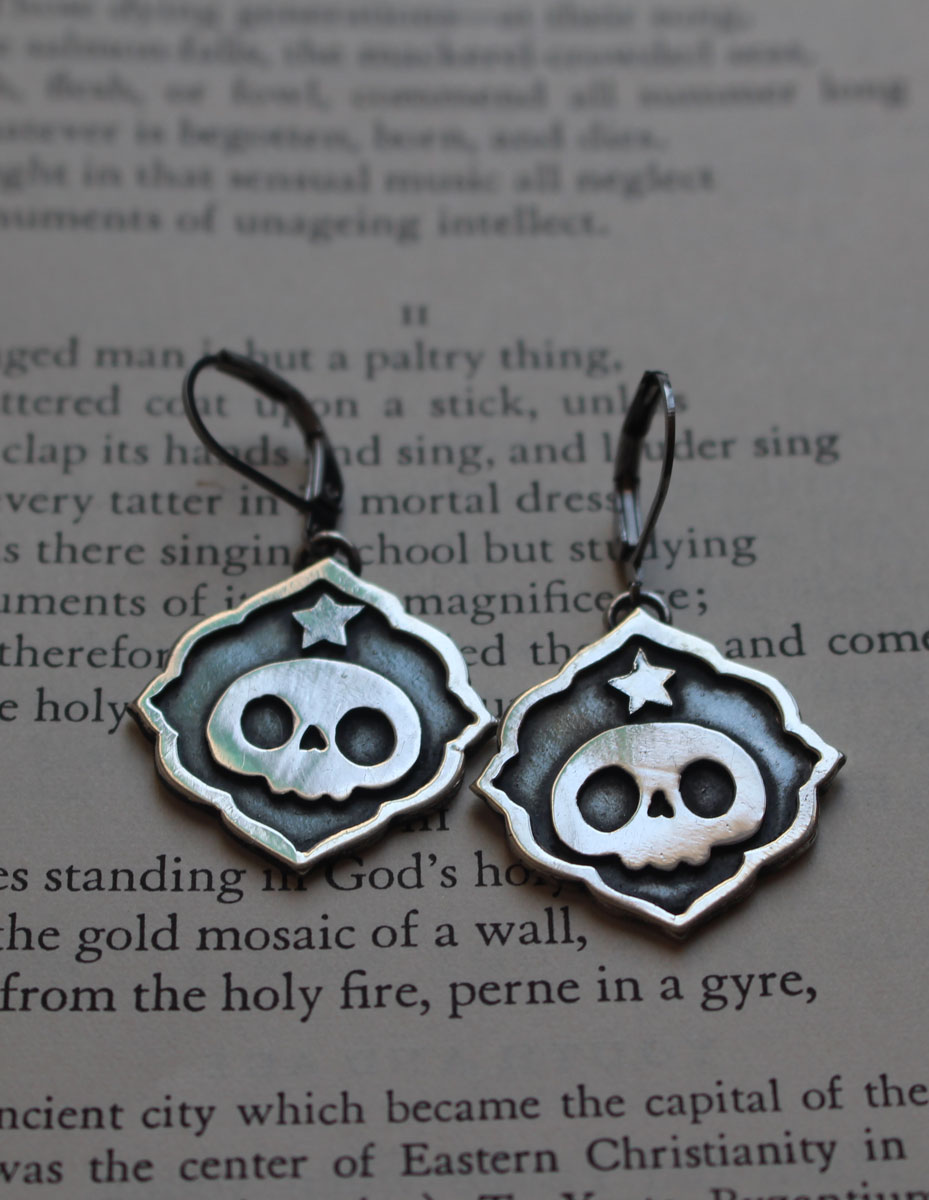 Calaverita, boucles d&rsquo;oreilles crâne et étoile de tradition mexicaine en argent