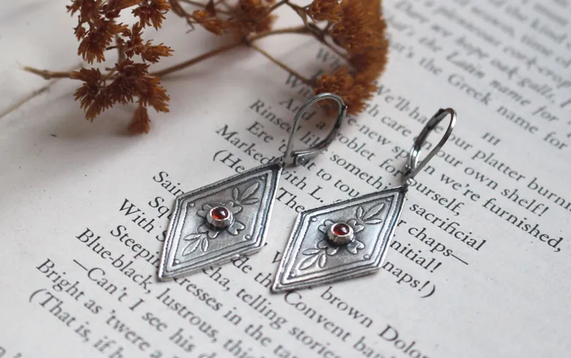 Calendula, boucles d’oreilles botanique baroque en argent et zircon orange