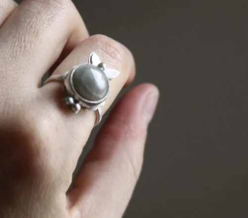 Calliope, bague poésie grecque en argent et jaspe océan