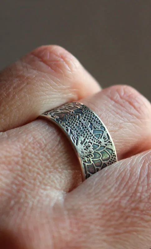 Carpe dans un étang de lotus, bague koï japonaise en argent