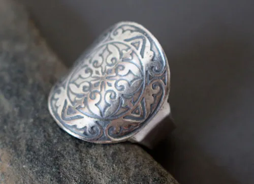 Cassius, bague chevalière bouclier médiéval en argent